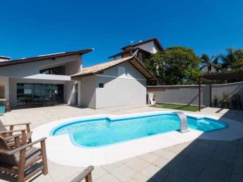 House with 4 suites and pool in Mariscal! Ref.46