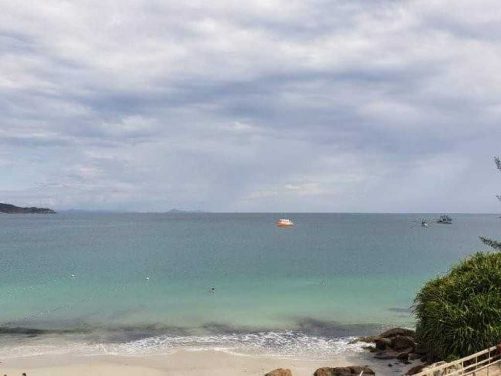 GEMINADO COM PISCINA FRENTE MAR