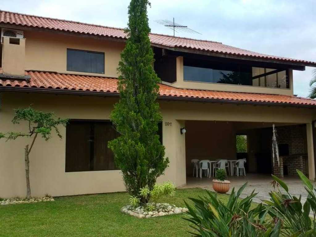 CASA CREME 4 suítes Condomínio fechado