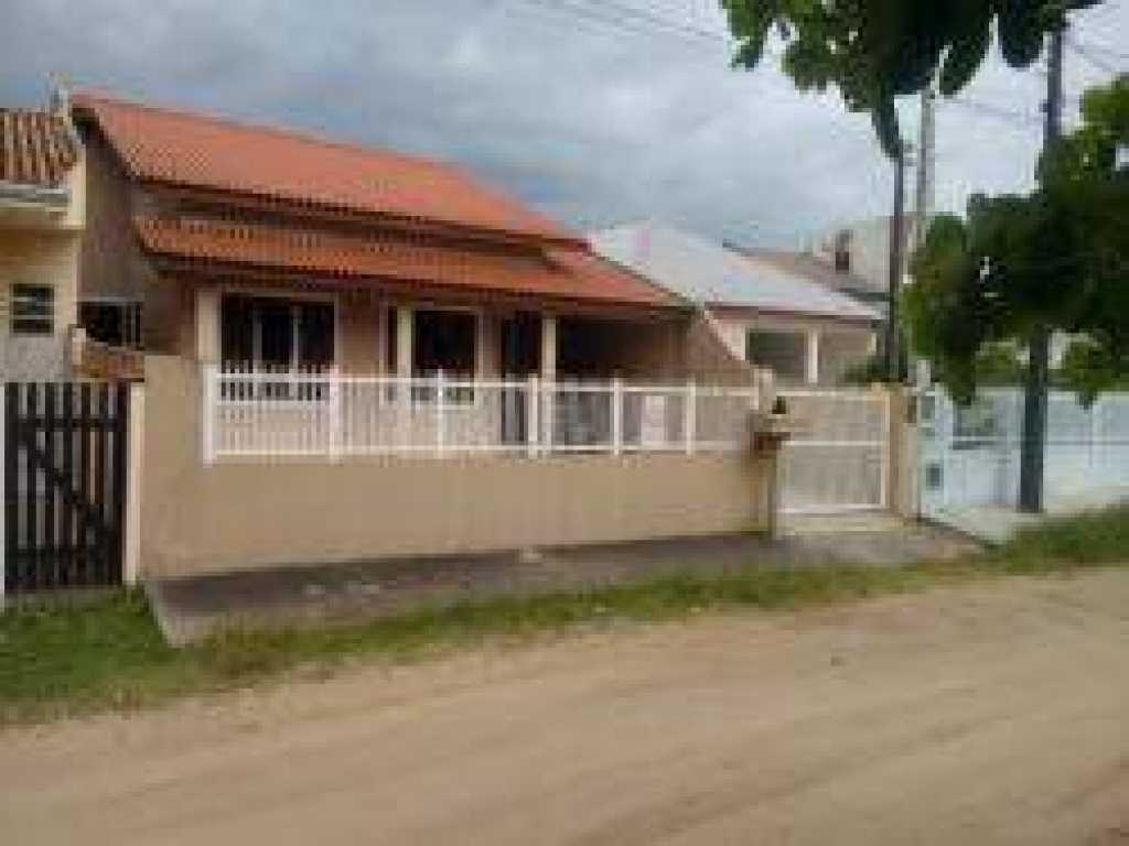 ÓTIMA CASA COM 4 QUARTOS E PISCINA EM ITAPOÁ SC