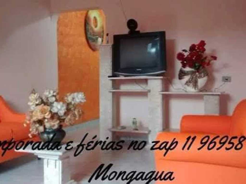 Linda casa ha 50 metros da Praia Mongaguá