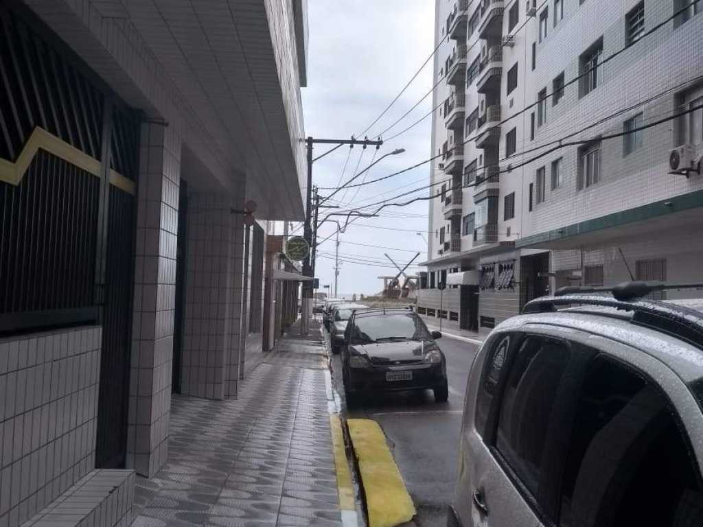 Apartamento no canto forte a 1 quadra da praia.