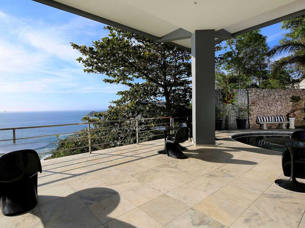 Rio005 - Villa with incredible view in Joá