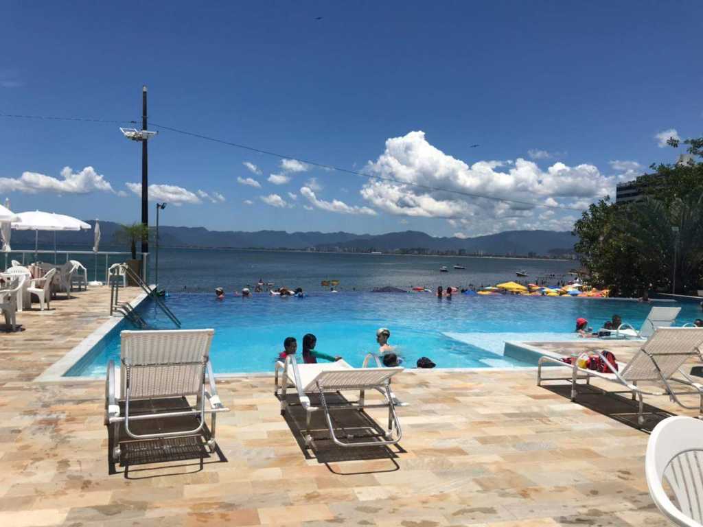 Alugo Apartamento Pé na  Areia ,frente pro Mar e piscina na Prainha 🏖em Caraguatatuba