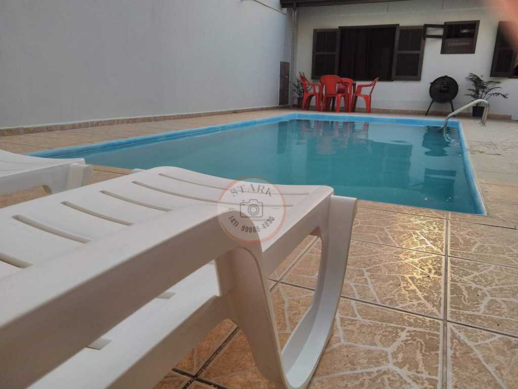 Casa c piscina, wifi, ar condicionado e na quadra do mar em Matinhos