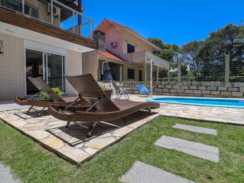 Linda casa com piscina