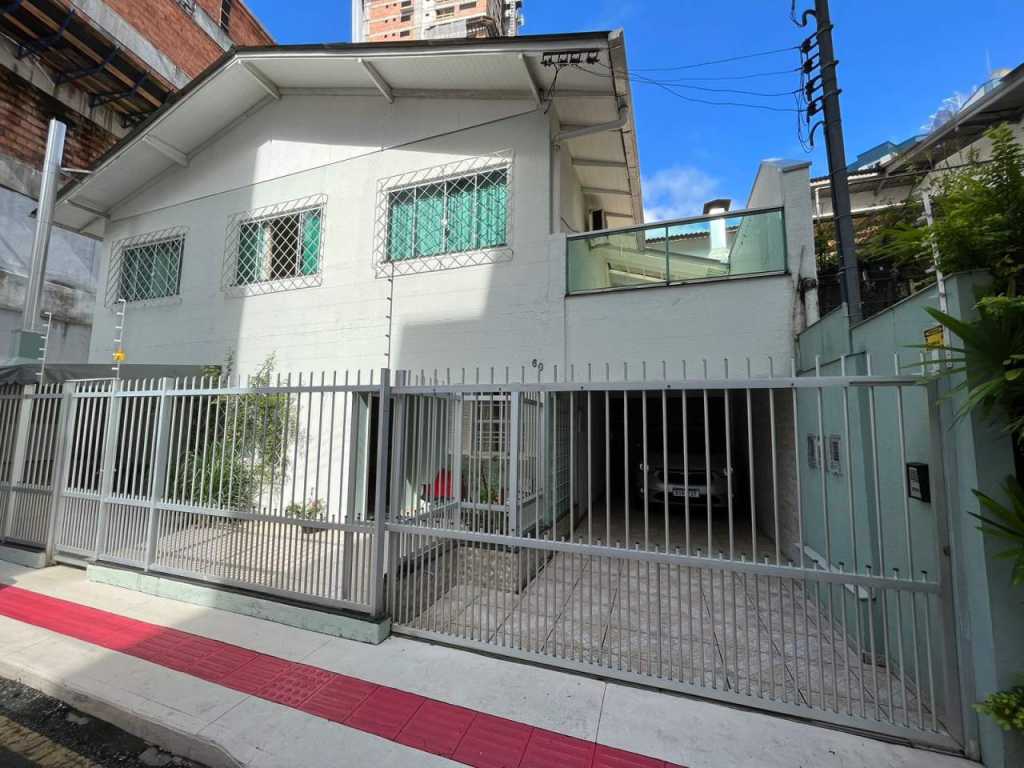 CASA DE 3 DORMITORIOS (1 SUITE) PLANTA BAJA PARA 8 PERSONAS - COD 60 - EN EL CENTRO BALNEÁRIO CAMBORIÚ - SC