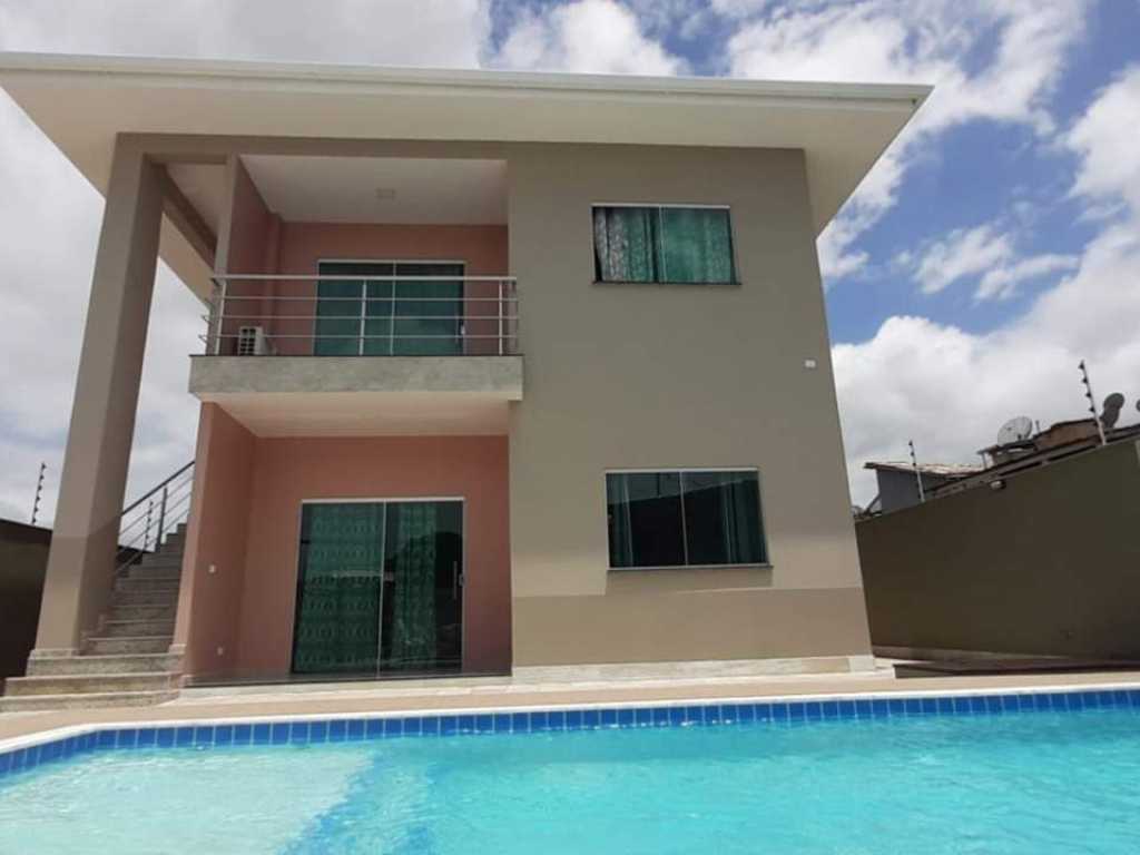 Casa Max ,  com 5 Quartos na Praia do Mundaí, Piscina.