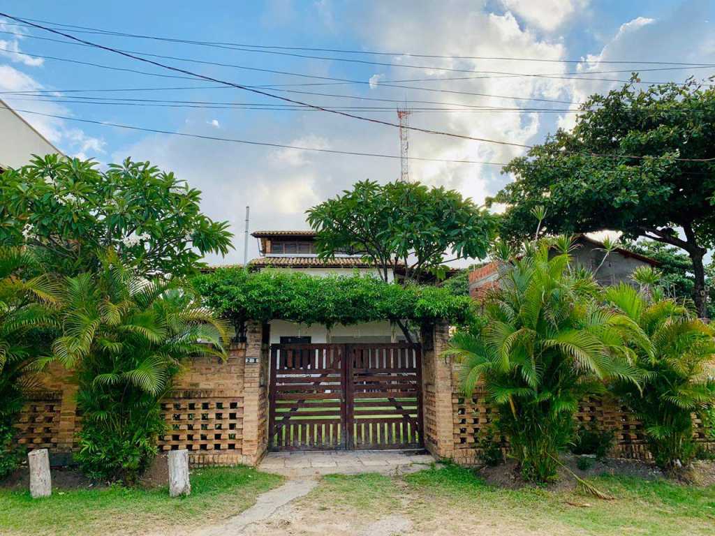 Linda casa, clara e arejada, na 2a quadra da praia na Barra de São Miguel | Alagoas