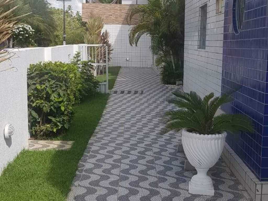 Apartamento térreo na orla de Maragogi, em frente ao mar.