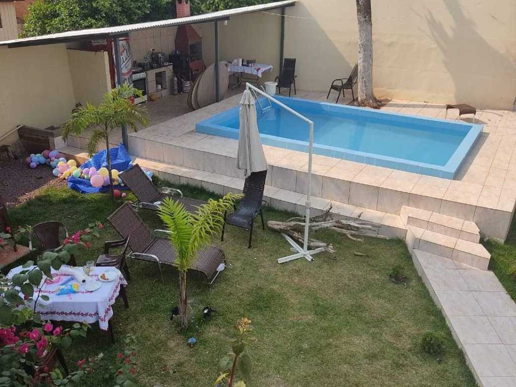 Área de Lazer com piscina, churrasqueira, fogão.