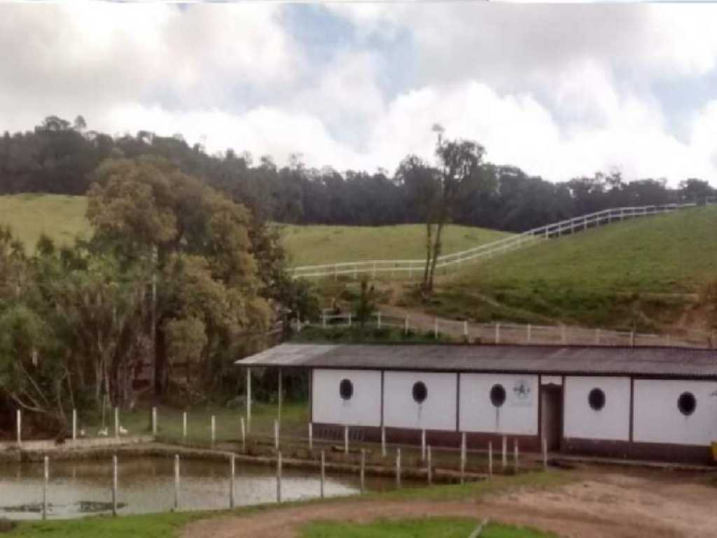 Sitio magnifico com casas para locação temporária em Piedade.