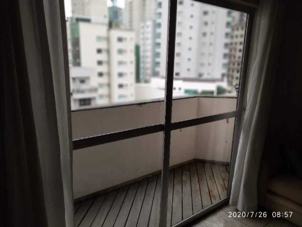 Aluga-se a 2 passos do oceano no centro da cidade. Apartamento de 4 quartos divisível em apartamentos de 1/2/3/4 quartos totalmente independ