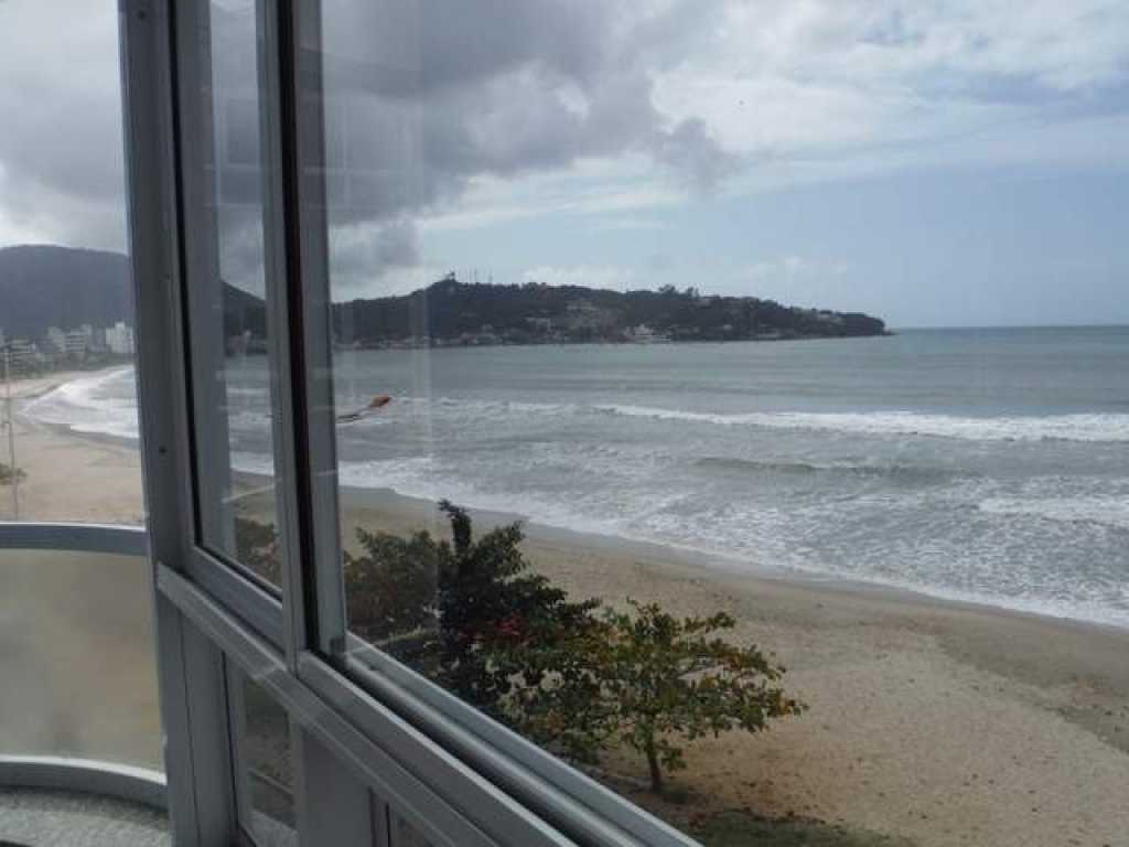 Apartamento frente para praia 4 quartos com ar - Centro