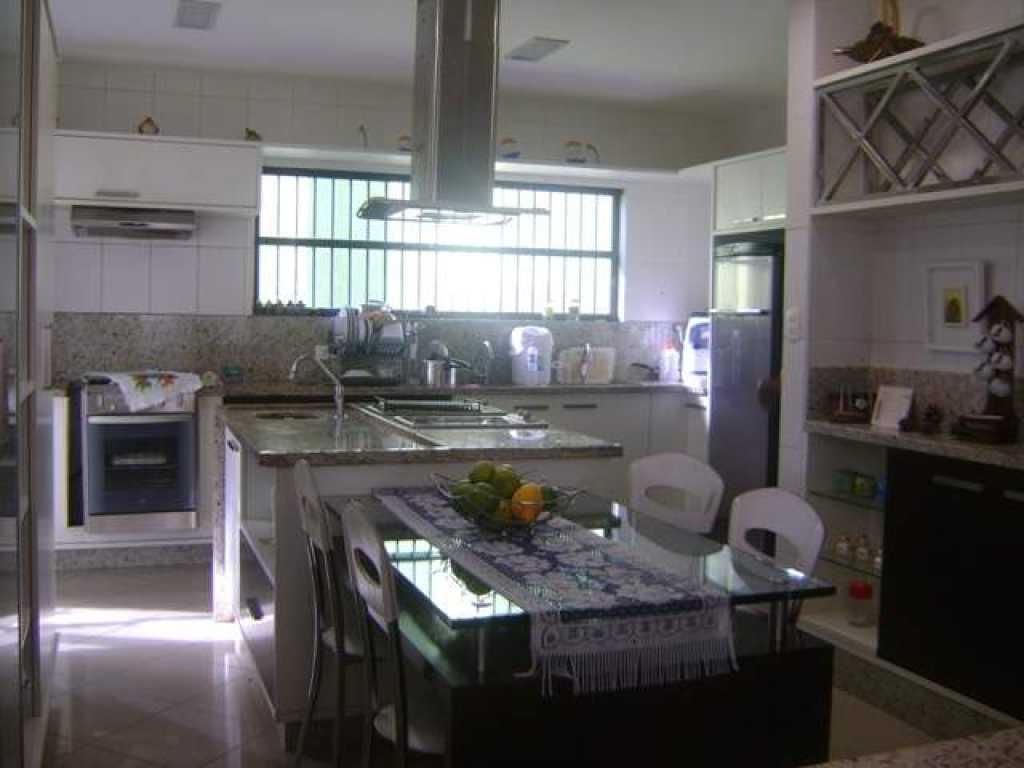 Casa espetacular, belíssima, para 17 pessoas, tudo incluso, sem taxas, Páscoa ainda disponível.