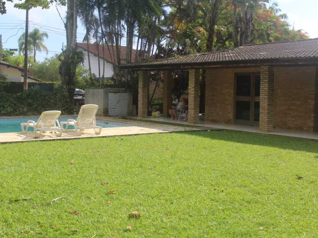 Linda Casa em Ubatuba,praia do Lazaro, condomínio fechado, 50 mts da praia