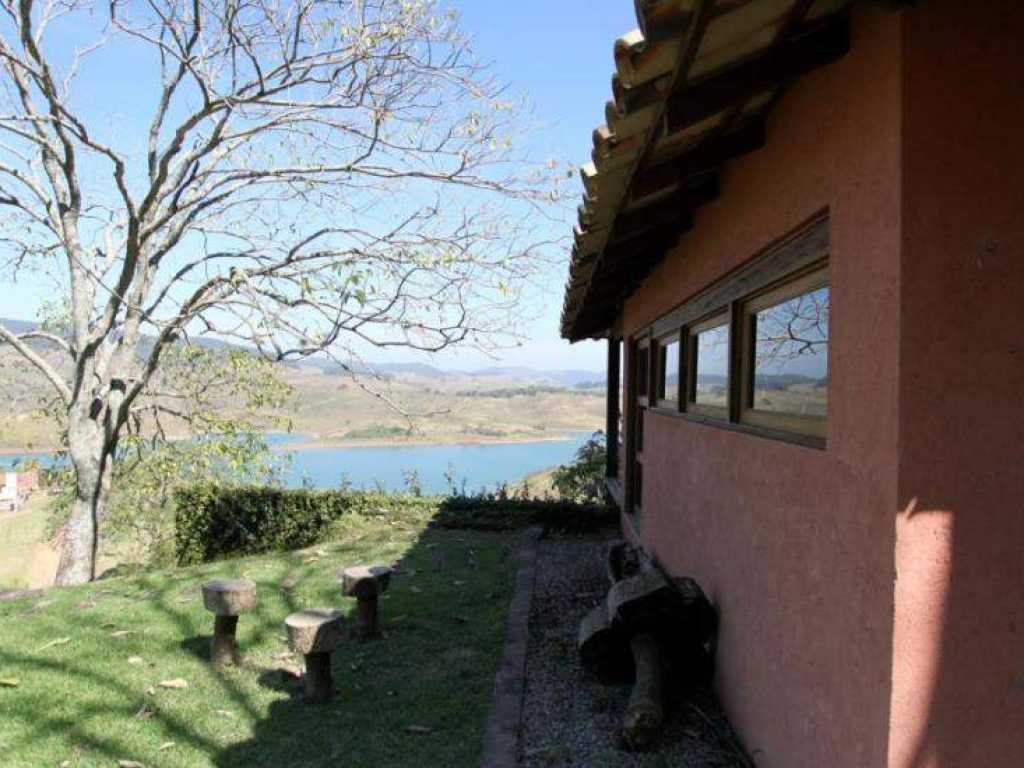 Piracaia-SP. Sítio de frente a Represa Jaguari, com vista panorâmica deslumbrante.