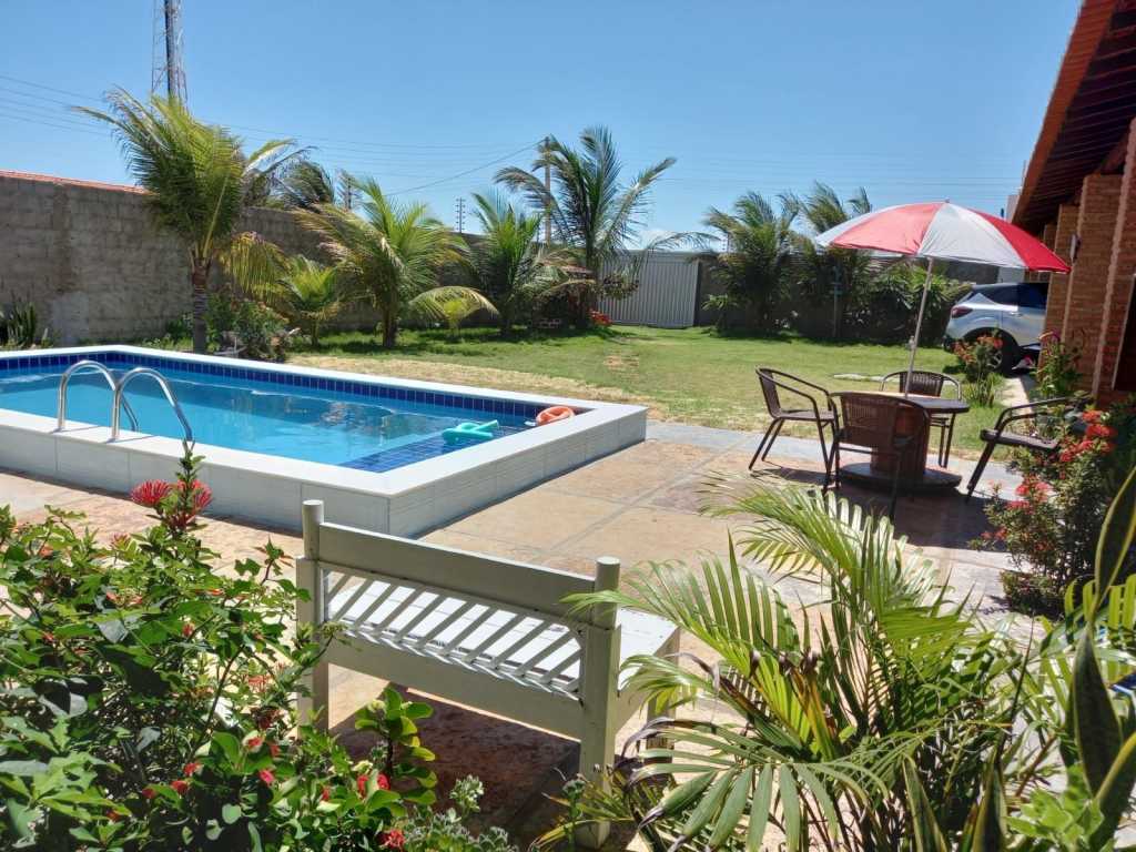 Casa ampla e aconchegante com piscina na melhor localização da praia Peito de Moça