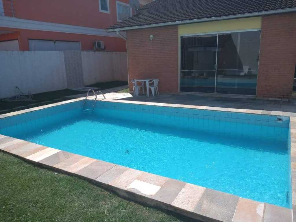 Lindíssima casa a 50 metros da praia