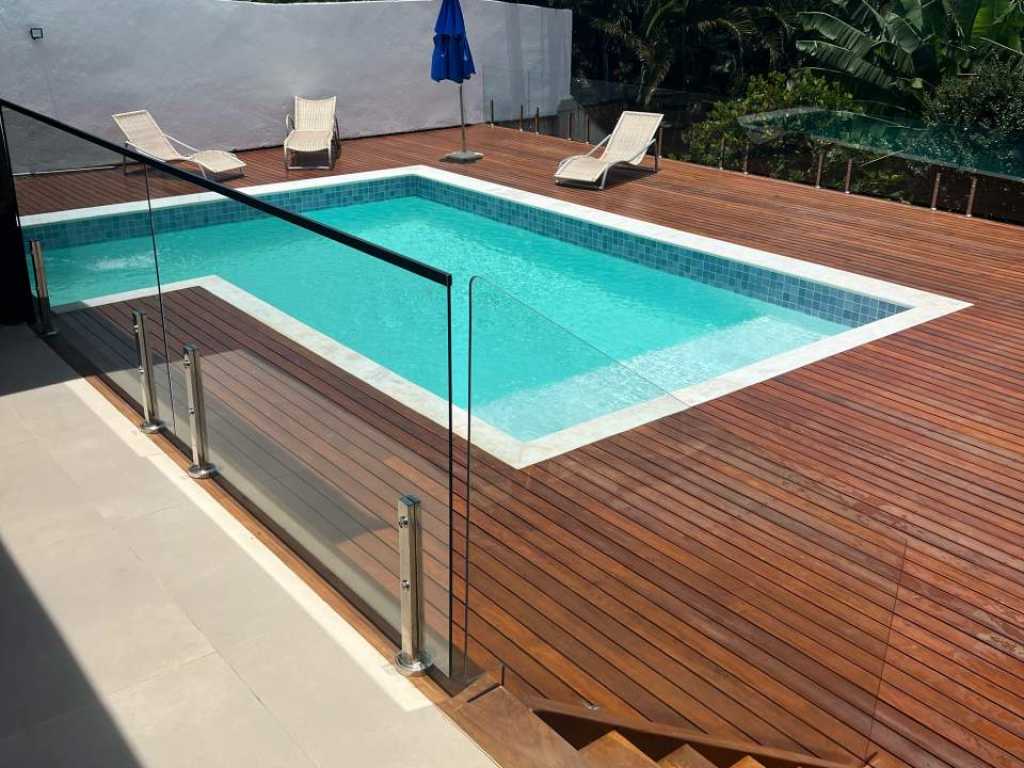 Casa triplex na praia da Ferradura