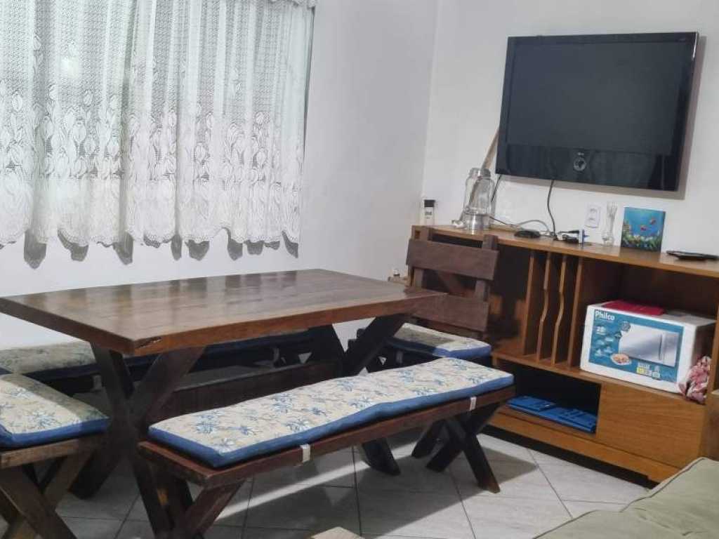 Casa com churrasqueira!!! Diária a partir de R$550.