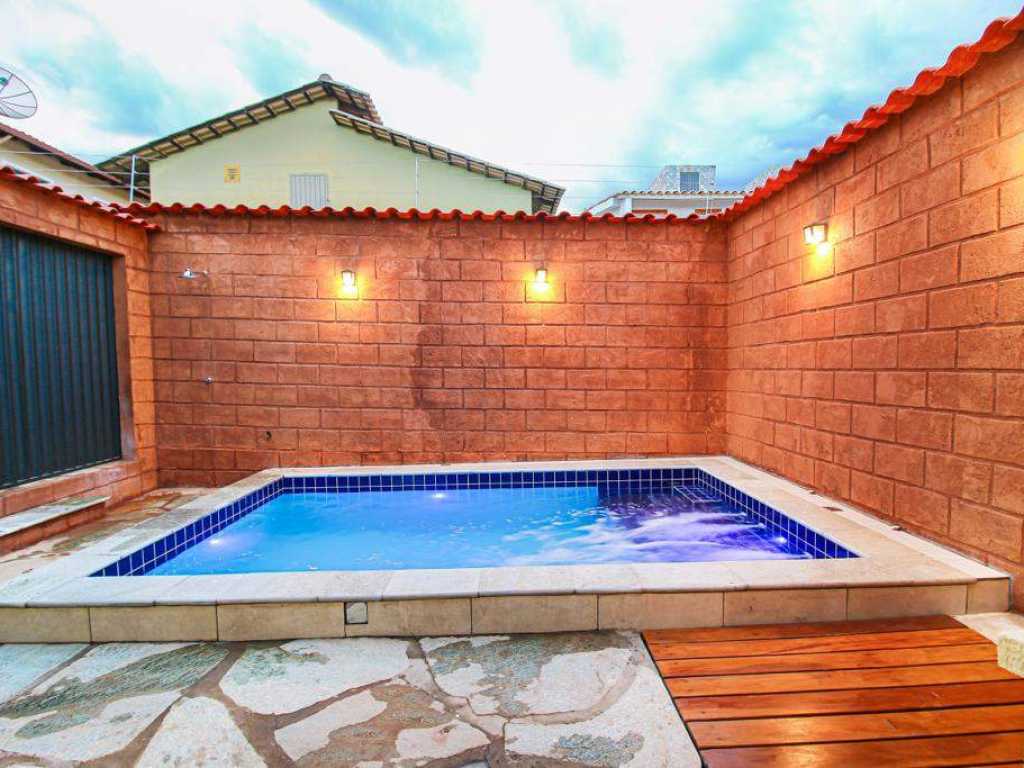 Casa com 6 suítes climatizadas e 2 piscinas aquecidas com hidromassagem