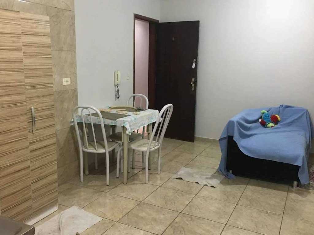 Apartamento 04 inteiro próximo a UEM