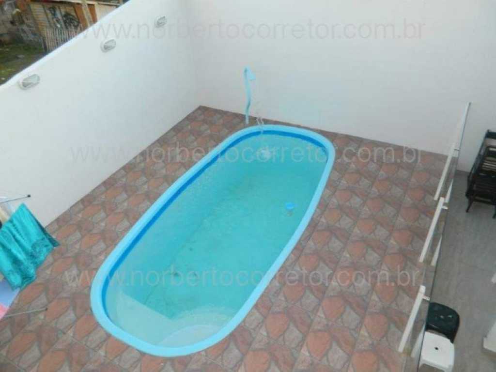 CASA COM PISCINA ITAPEMA CENTRO PARA 20 A 30 - REF.: C0311