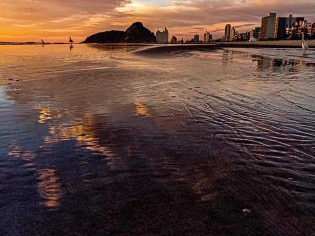 Venha desfrutar de Caiobá, a melhor praia do Paraná.