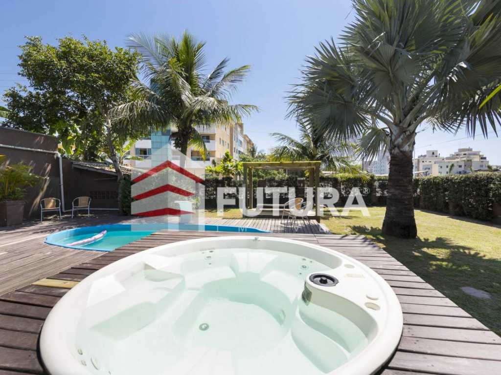 LC120 - Casa com 04 quartos piscina e jacuzzi na praia de Bombas-Bombinhas/SC