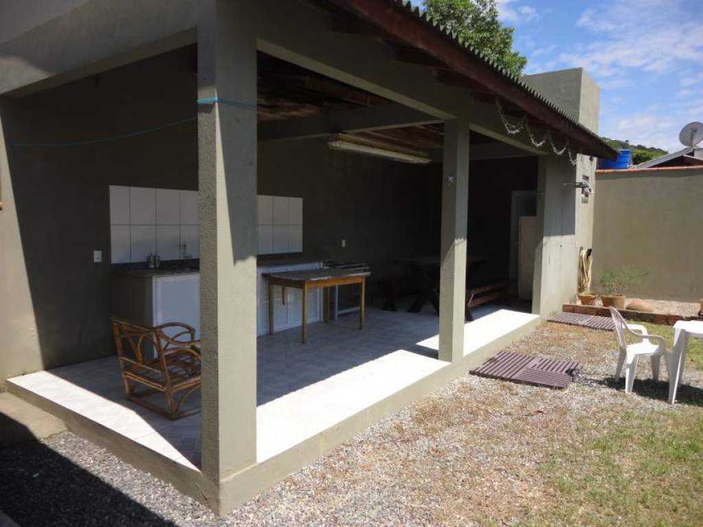 2572   CASA EM MORRINHOS 250M DA PRAIA