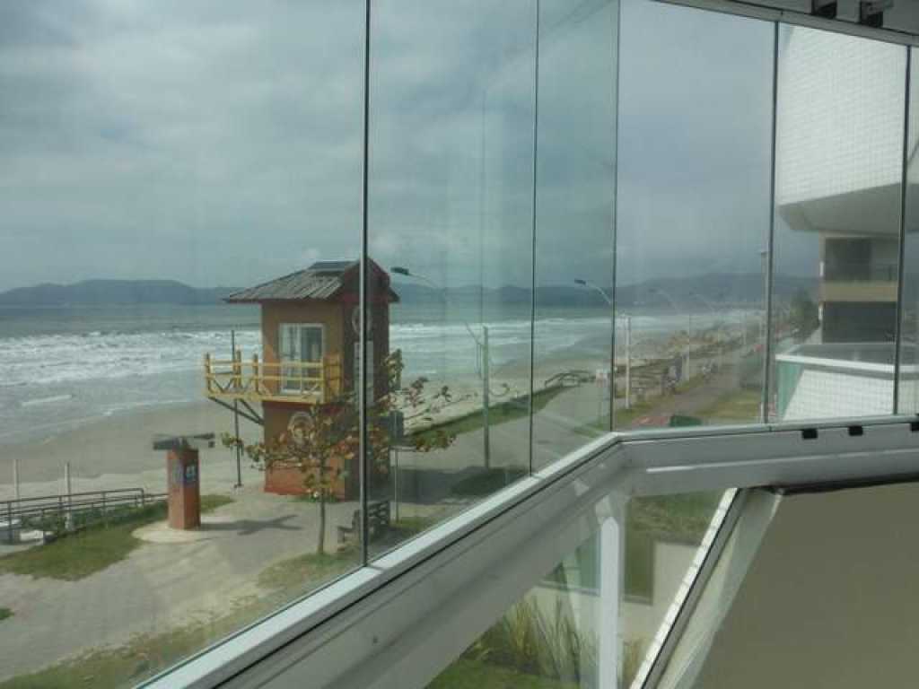 Apartamento 3 quartos com ar frente para a praia - Meia Praia