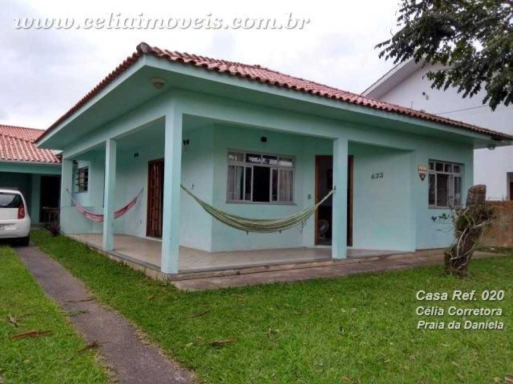 Casa a 180 m. da praia. 3 quartos