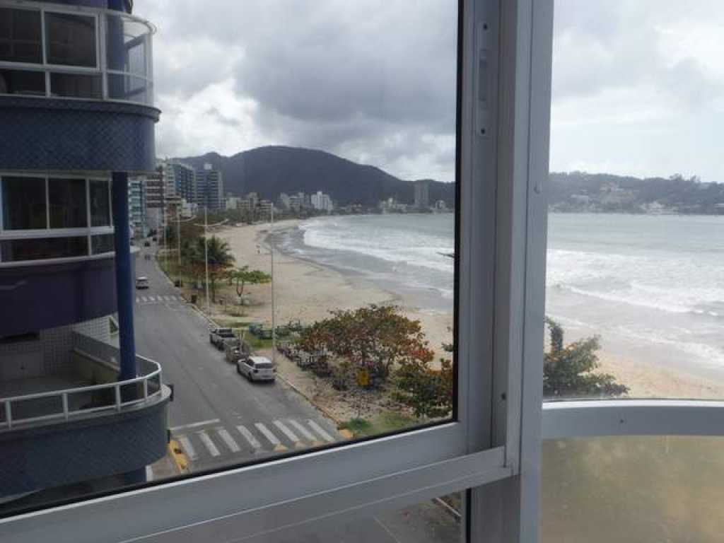 Apartamento frente para praia 4 quartos com ar - Centro