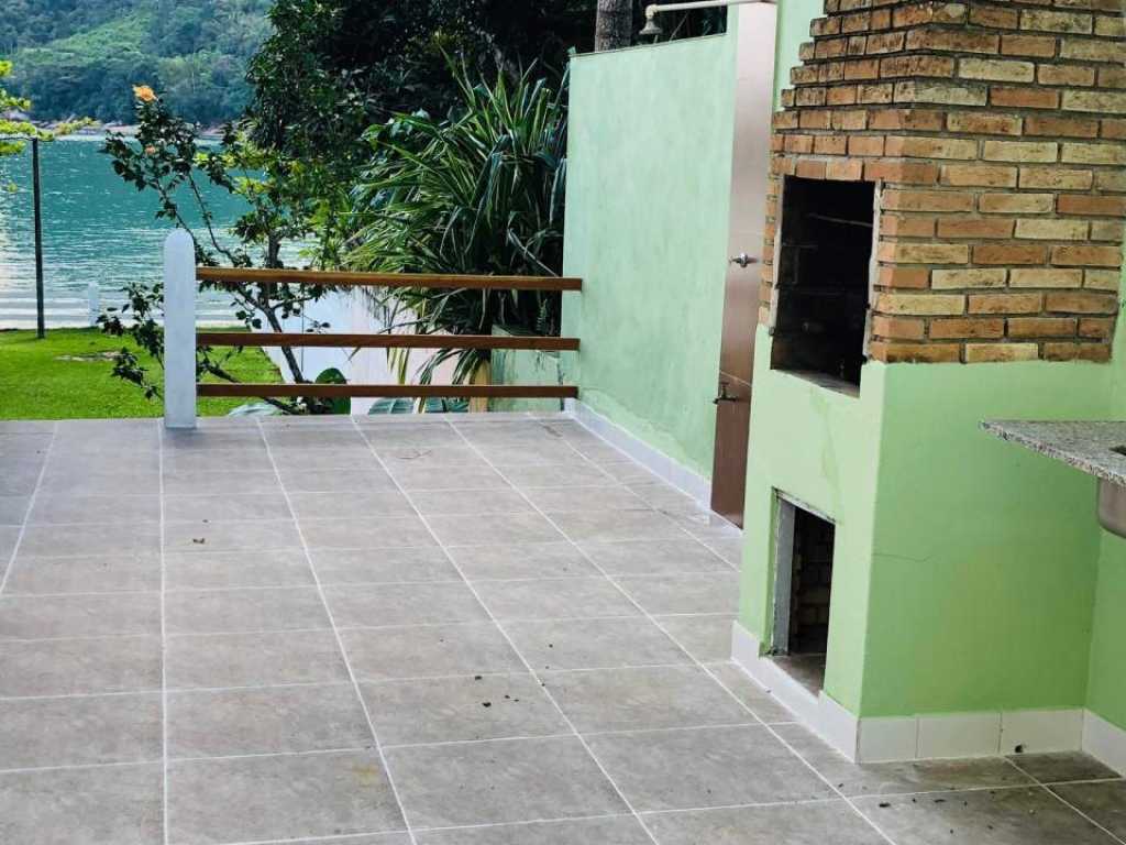 Linda Casa Pé na Areia em Ubatuba