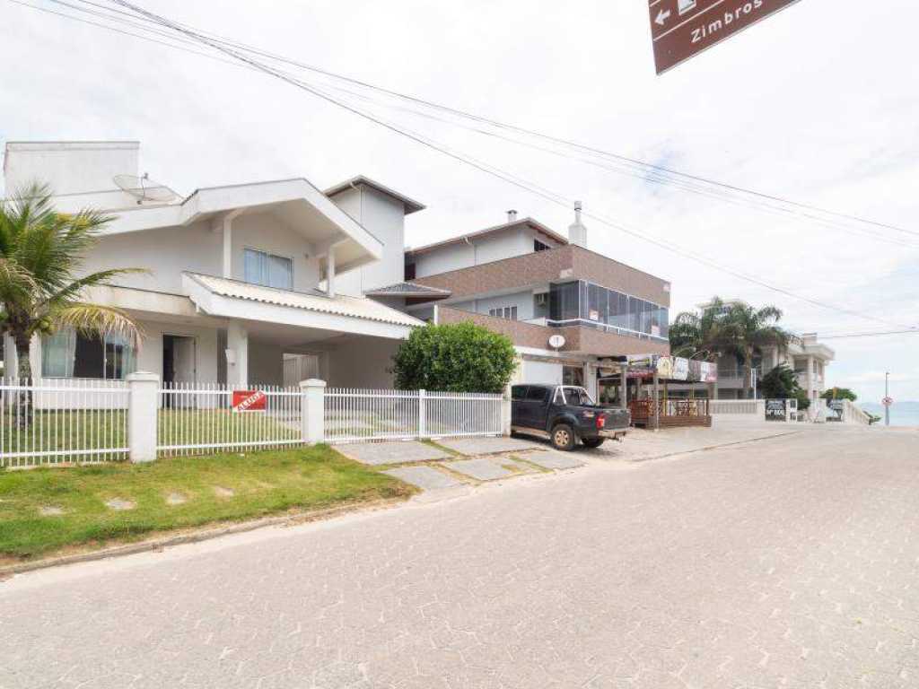 CASA A 50 METROS DA PRAIA DE CANTO GRANDE