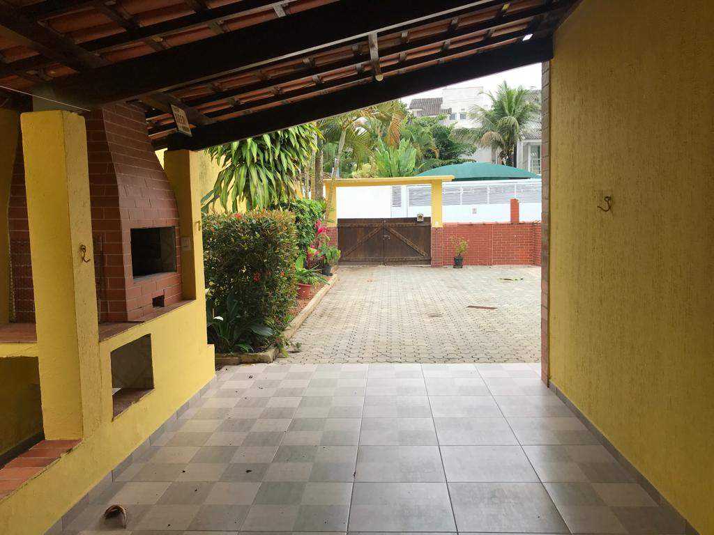 House in Juquehy at 50 m from the beach for family with children, no pets