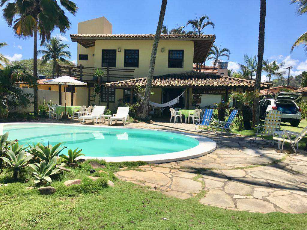 CASA COM PISCINA E PÉ NA AREIA EM ILHÉUS-BA