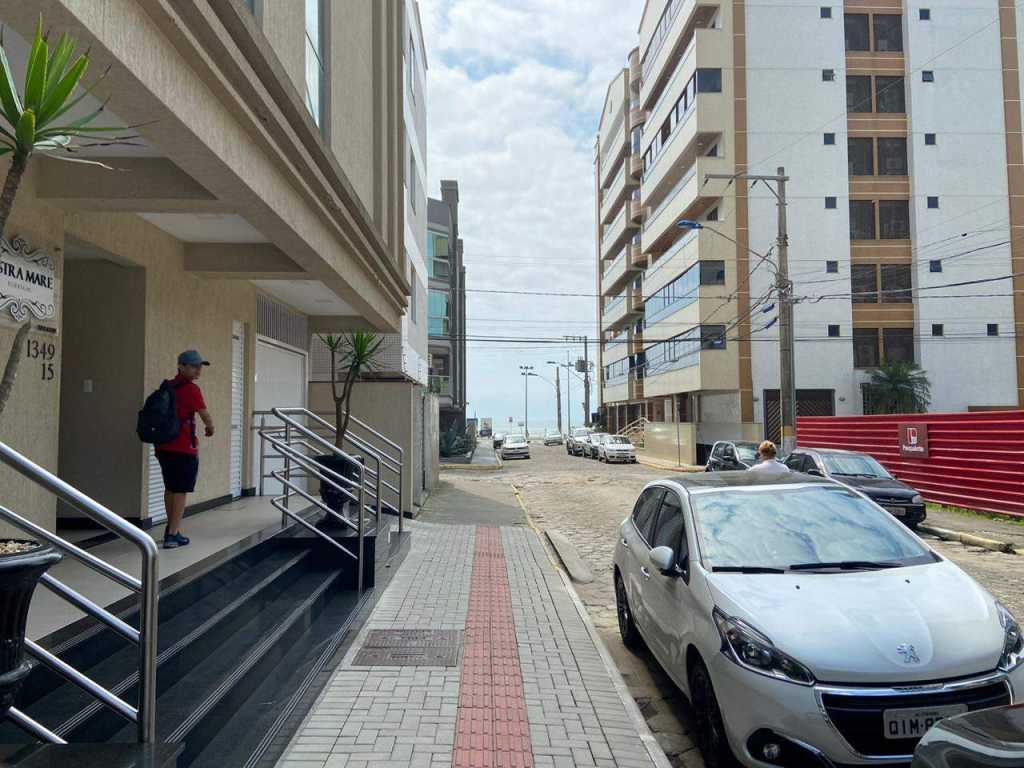 Apartamento climatizado 2 suítes com vista para o mar