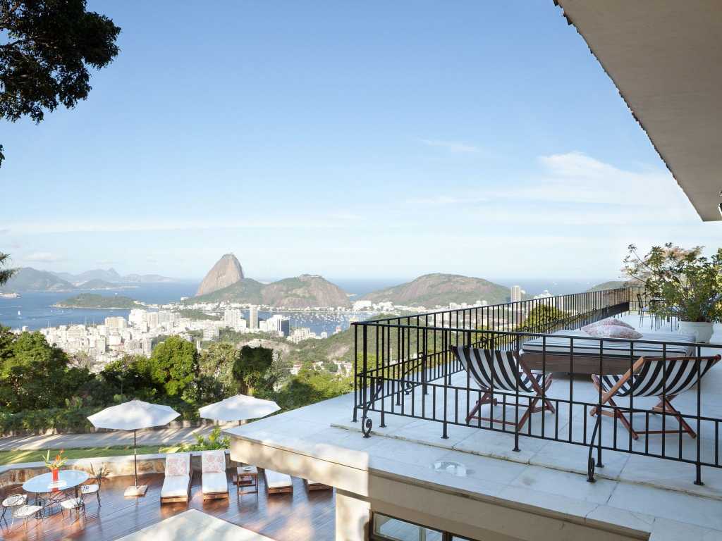 Rio019 - Amazing Mansion overlooking the city with pool