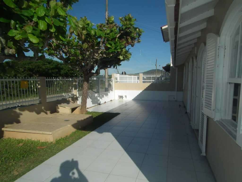 1ª CASA - JUNTO MAR C / AR COND. - NORTE