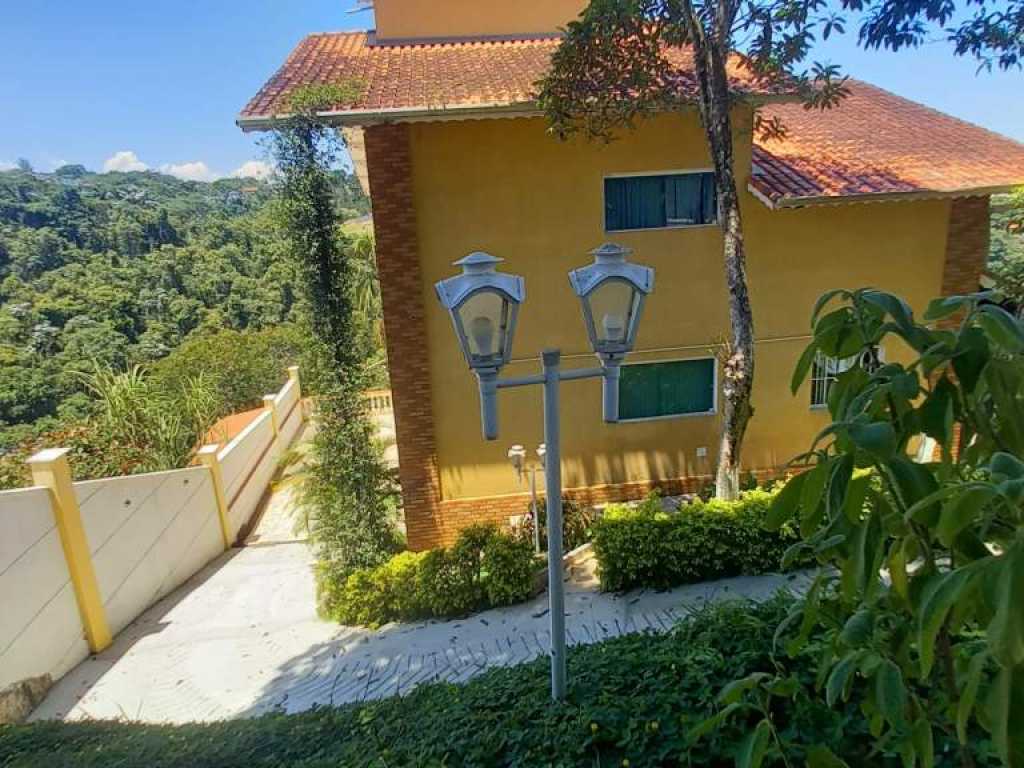 CASA DE ALTO PADRAO COM TV A CABO WIFII -PISCINA-ESPAÇO GOURMET