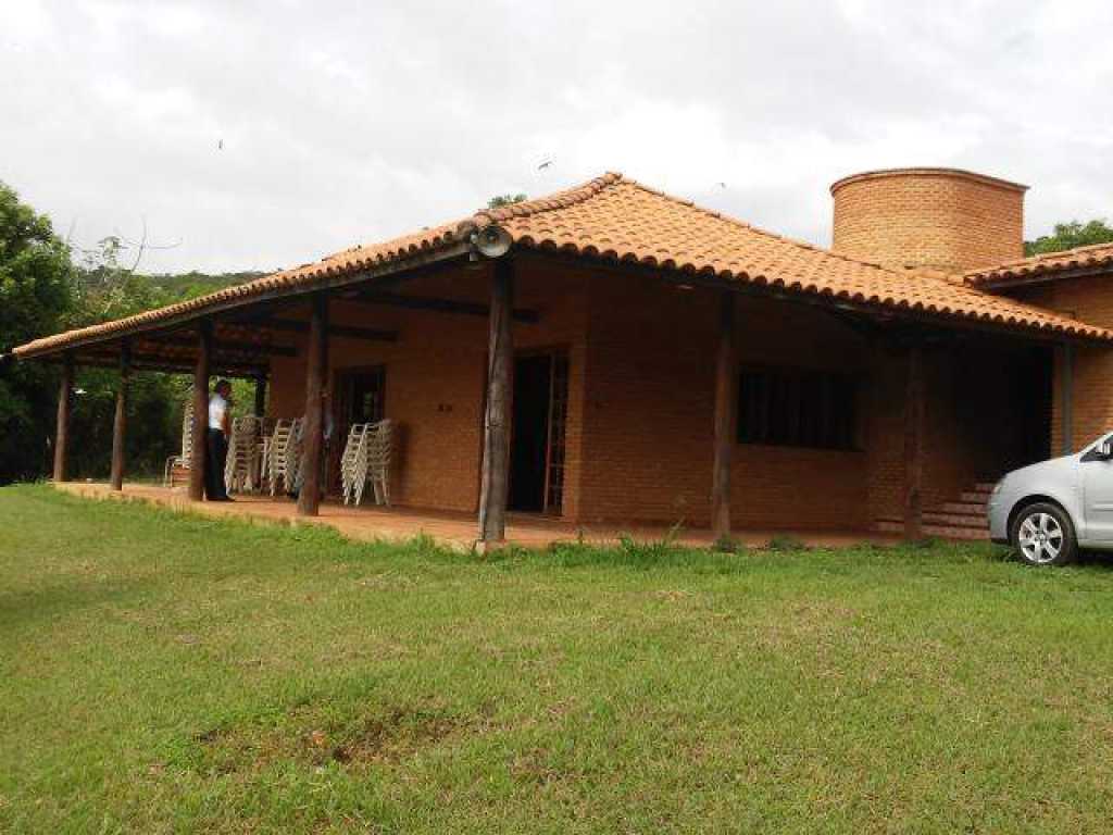 Excelente Rancho Estilo Colonial com 4 quartos. Ao lado da Lagoa azul e Paraiso perdido.