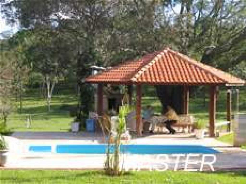 Chácaras Temporada Barretos com 3 quartos e piscina.