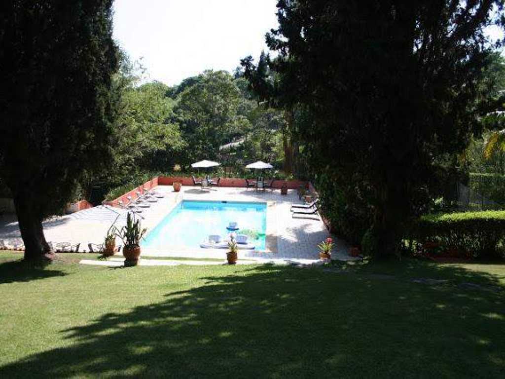 Cotia (Granja Viana). Casa estilo toscana, de alto padrão, em condomínio fechado, a 25 minutos de São Paulo.