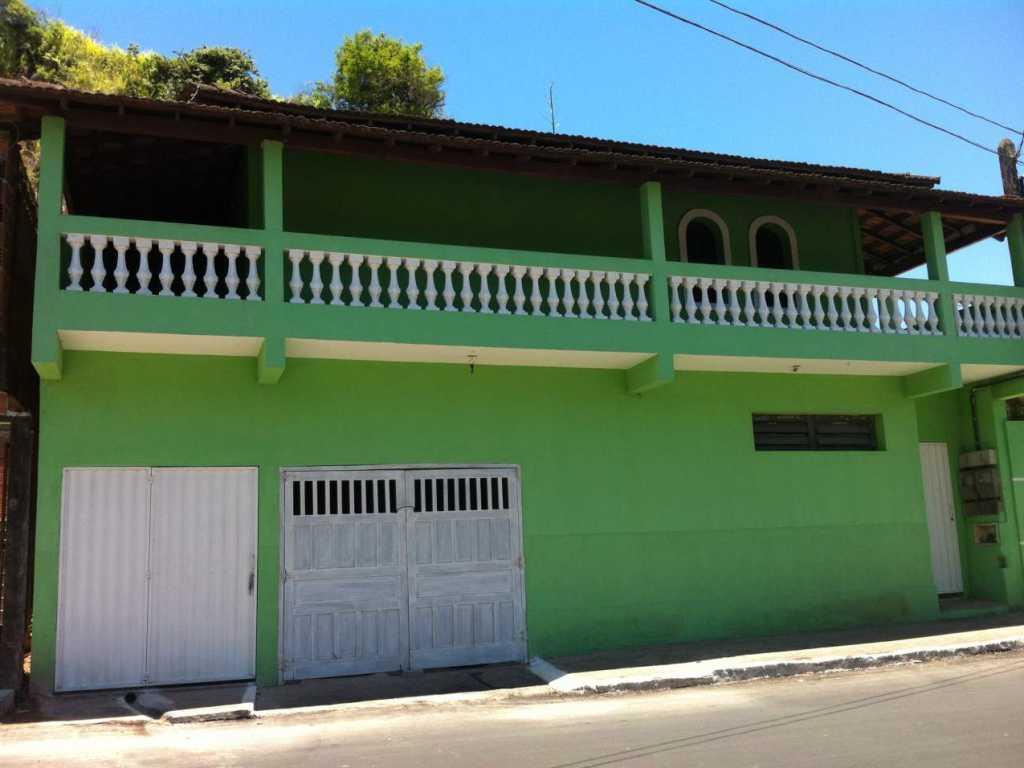 Excelente Duplex com 05 quartos para Alugar por Temporada estilo colonial a 150 m do mar em Marataízes