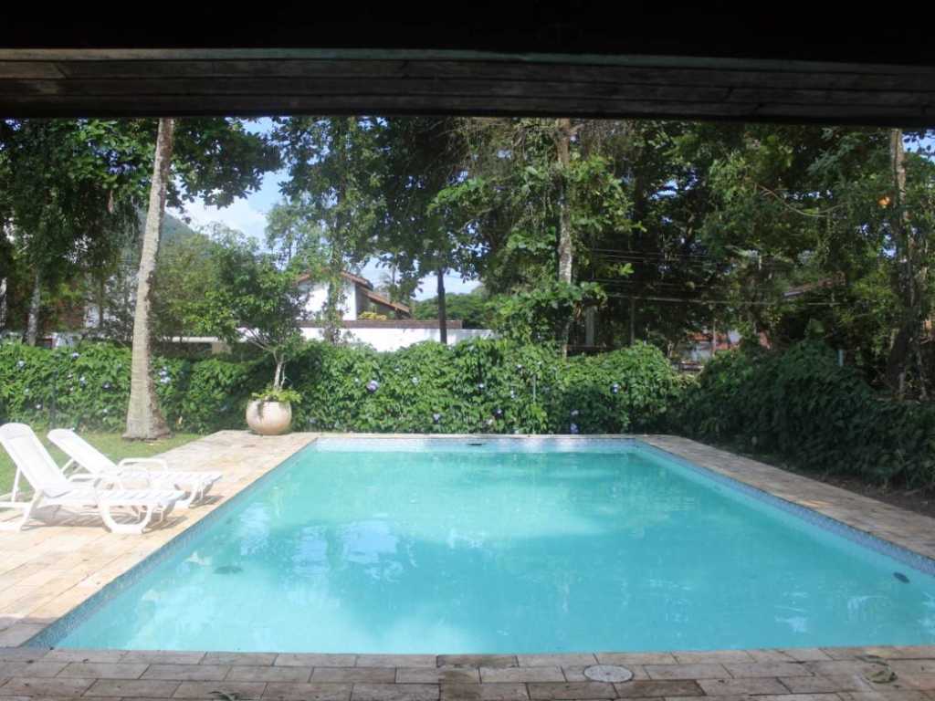 Linda Casa em Ubatuba,praia do Lazaro, condomínio fechado, 50 mts da praia