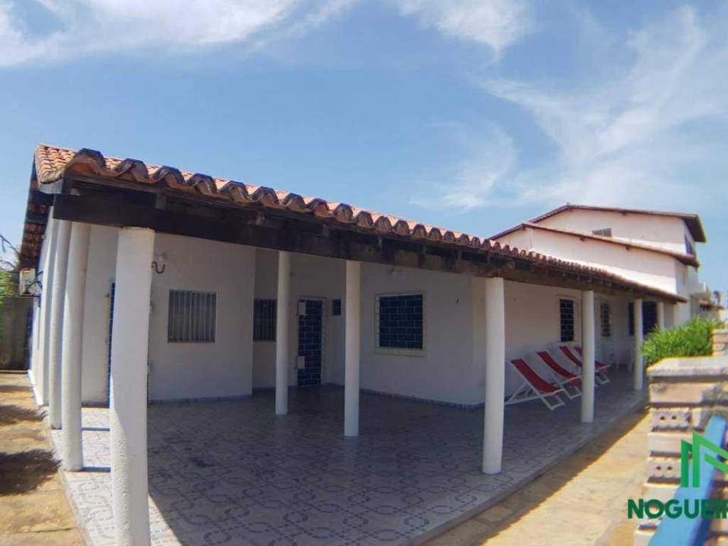 Casa com 8 quartos, 200 m²