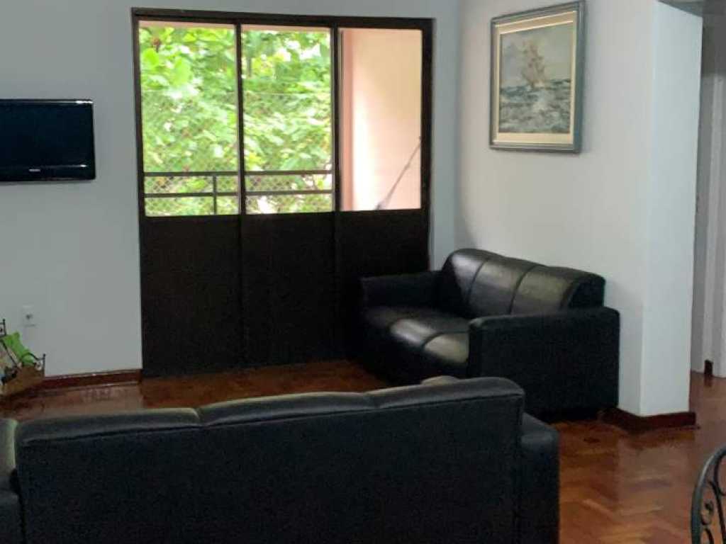 Apartamento praia da pitangueiras a menos de 100 m da praia