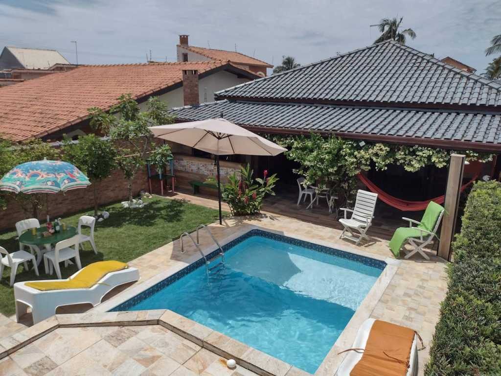 CASA TERREA COM PISCINA E CHURRASQUEIRA À 100MTS DA PRAIA !!!